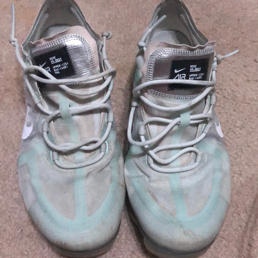 White Nike Vapormax - Picture 2 of 2